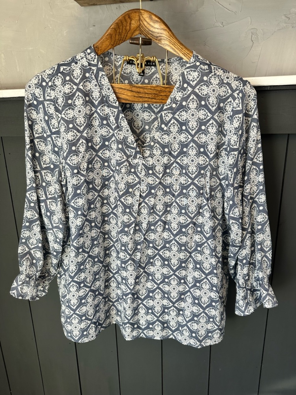 Como Black Peasant‎ Style V Neck Neutral Gray Blue Patterned Fabric Top sz L